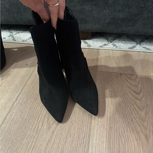 Something Navy sz 7.5 suede booties